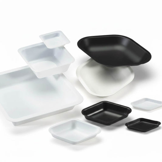 Zwarte en witte vierkante bakjes (Beswari-hoen) voor het overbrengen of afwegen van poeders op een weegschaal zonder statische lading.