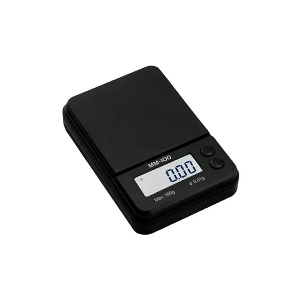 On Balance MM-100 Black digitale mini-weegschaal met afneembaar deksel, zwarte behuizing, en duidelijk verlicht display, geschikt voor nauwkeurige metingen tot 100g met een precisie van 0,01g.