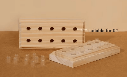 Natuurlijke houten capsulehouder met openingen Ø0,75 cm